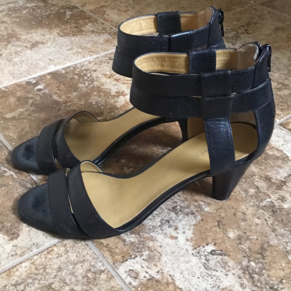 Nine West black leather sandal size 9.5